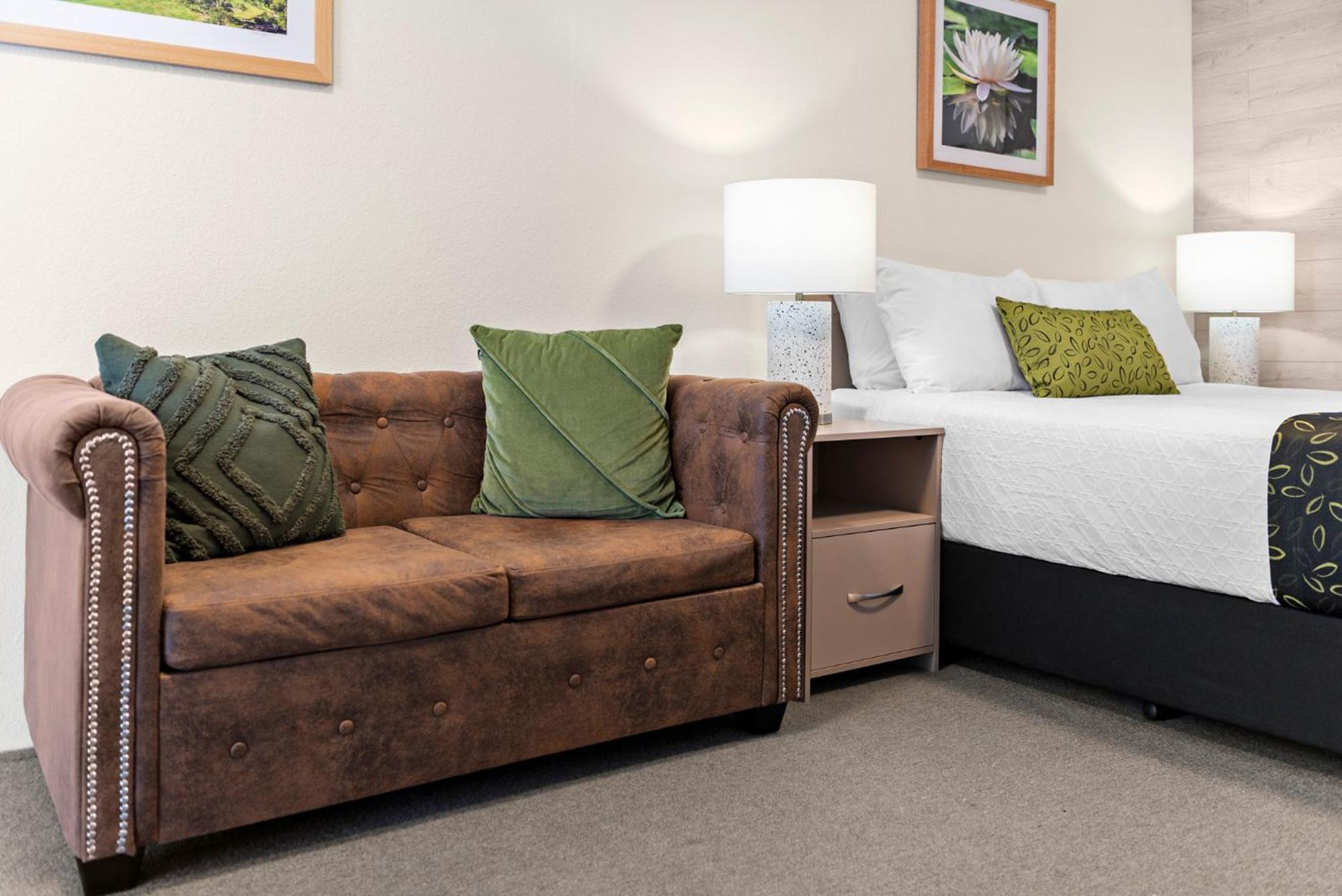 Bomaderry Motor 3*