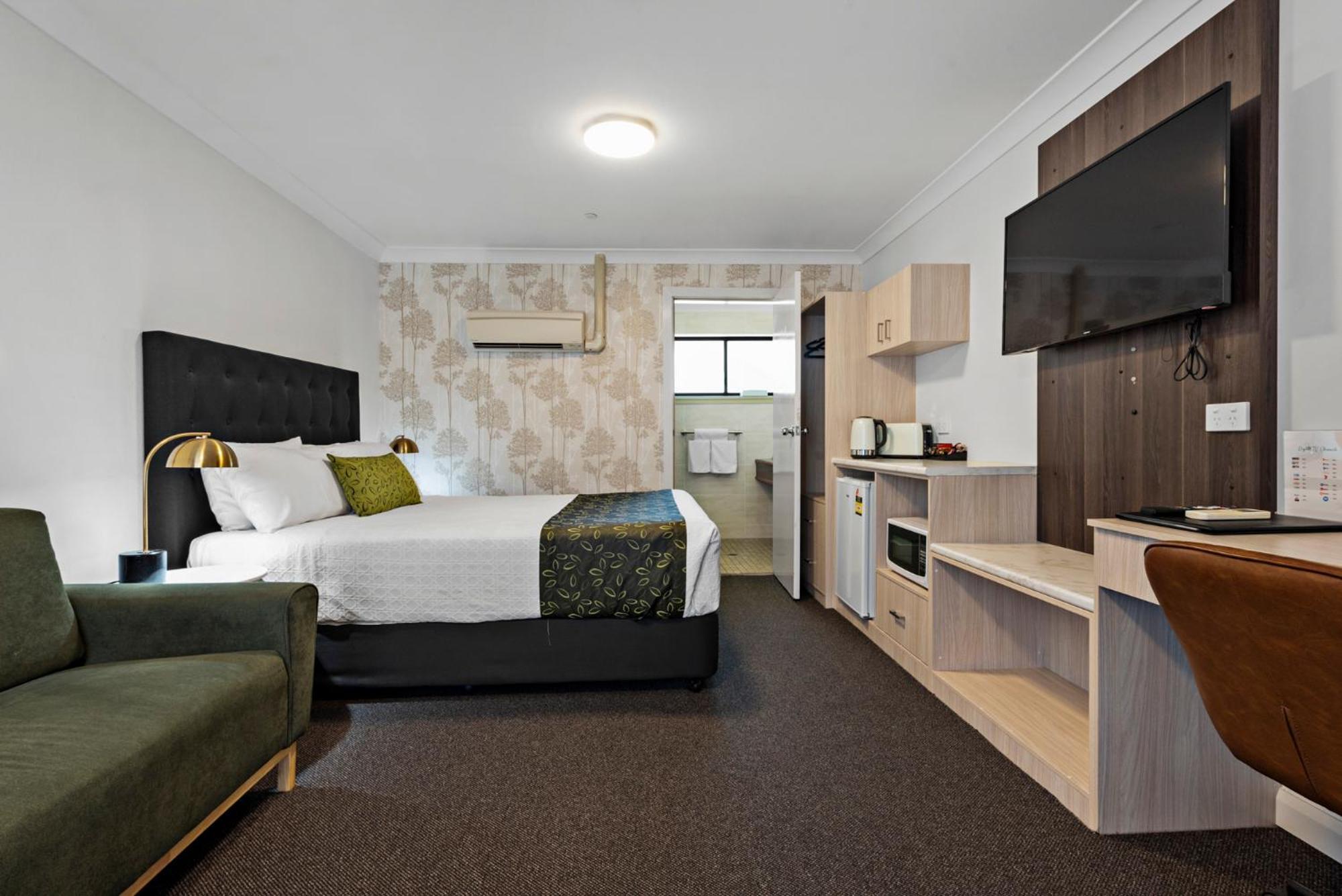 Bomaderry Motor 3*