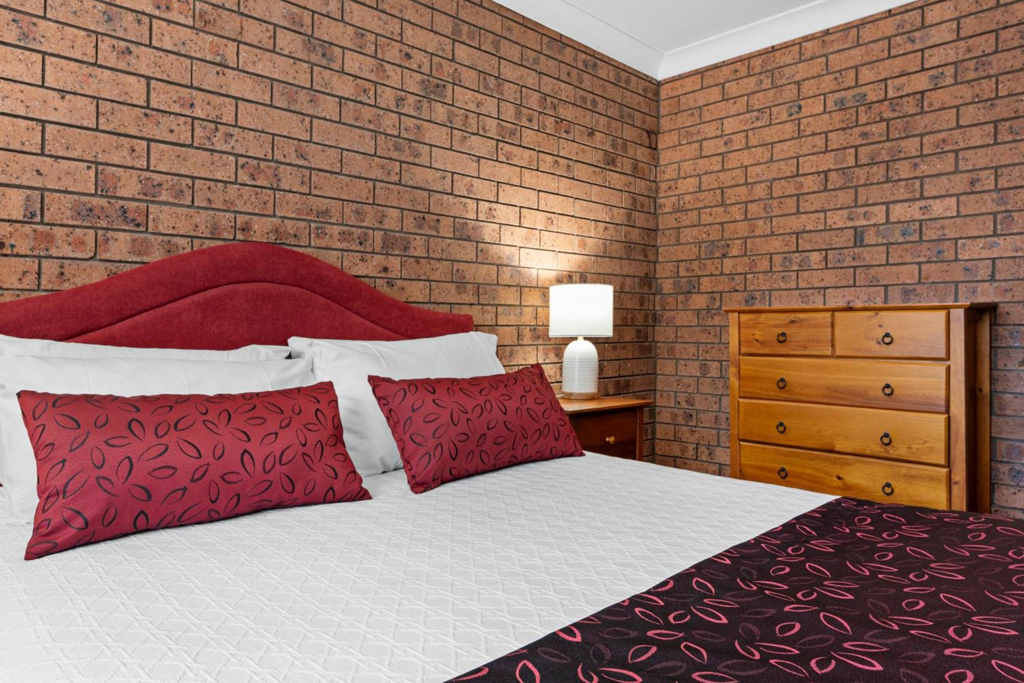 Bomaderry Motor 3*