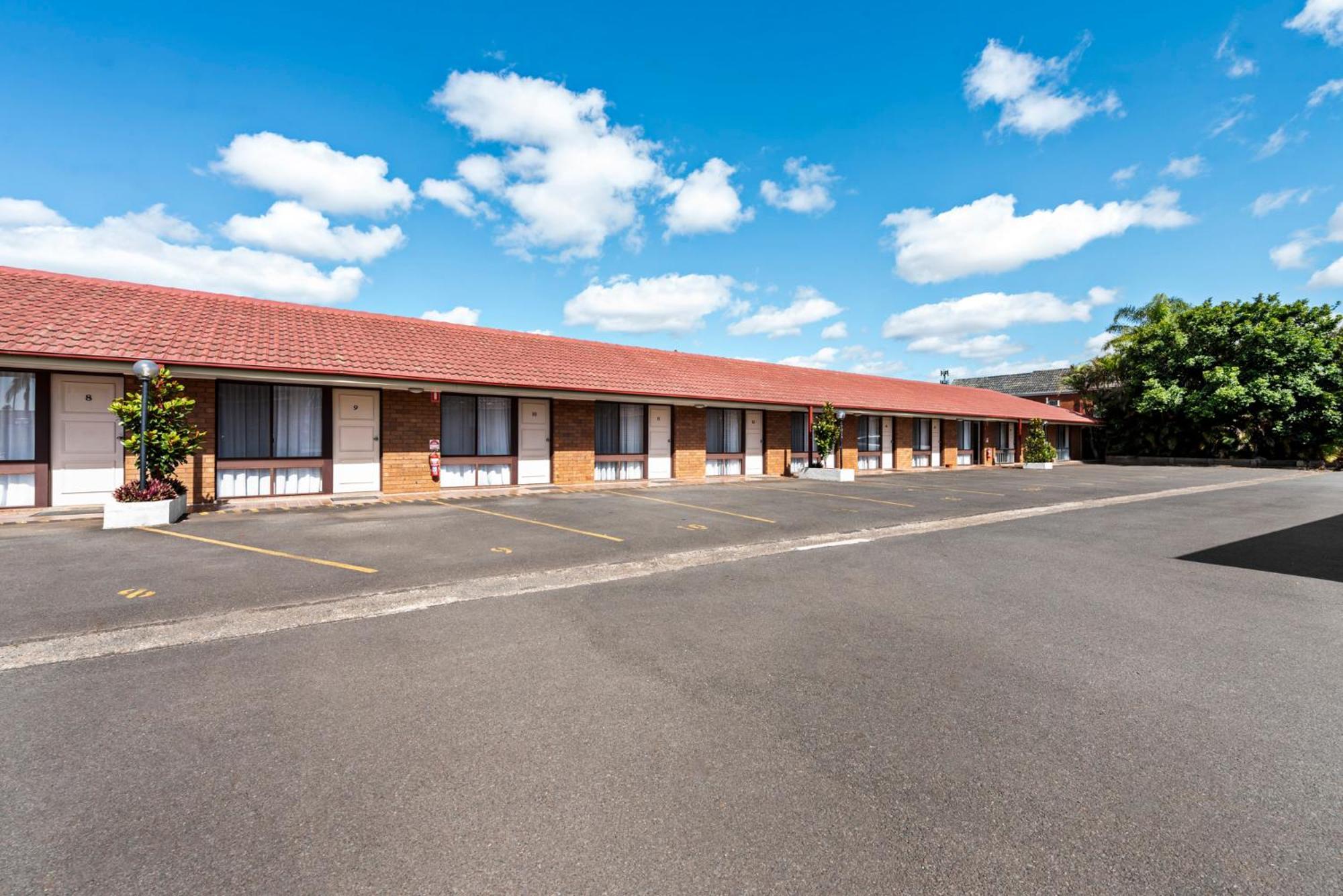 Bomaderry Motor 3*