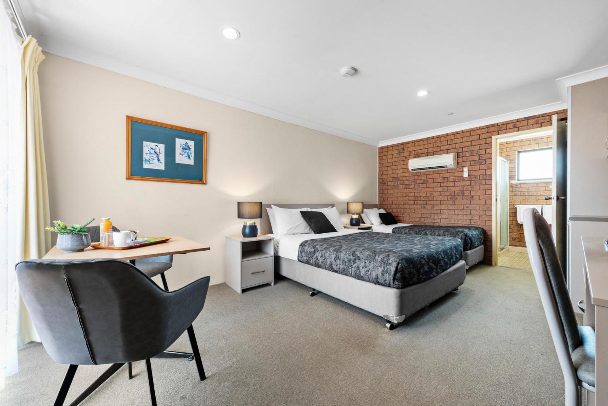 Bomaderry Motor 3*